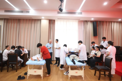 黨建引領(lǐng)強(qiáng)醫(yī)保 康復(fù)服務(wù)促健康——省醫(yī)保局辦公室黨支部開展主題黨日活動